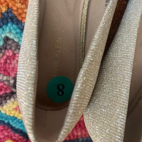 Elegant Gold Women's Flats with Crystal Embellishments - Picture 8 of 8